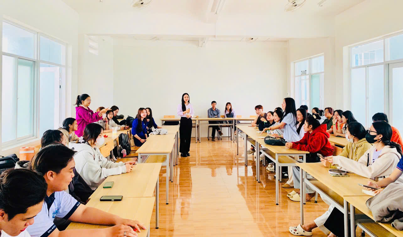 CÂU LẠC BỘ HƯỚNG DẪN VIÊN DU LỊCH SINH HOẠT ĐỊNH KÌ THÁNG 12 VỚI CHỦ ĐỀ: TẬP HUẤN THUYẾT MINH DU LỊCH VÀ NGHIỆP VỤ PHỤ TOUR